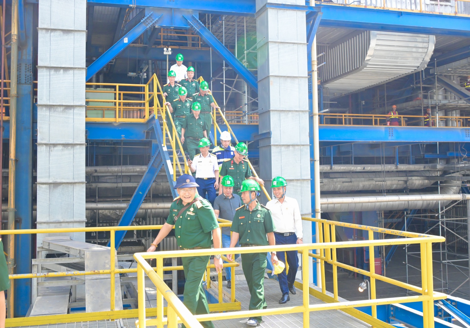 [Chùm ảnh] Hội CCB Petrovietnam thăm Nhà máy Nhiệt điện Thái Bình 2 và Khu lưu niệm Công trình Dầu khí đầu tiên