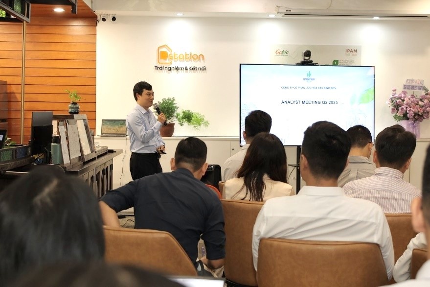 Đại diện BSR trình bày chi tiết phương án phát hành thêm 5.007.306.879 cổ phiếu