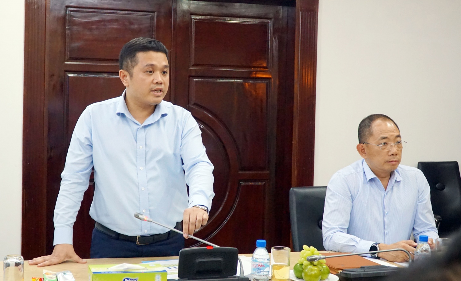 Tổng Giám đốc PVOIL Nguyễn Đăng Trình báo cáo tại buổi làm việc