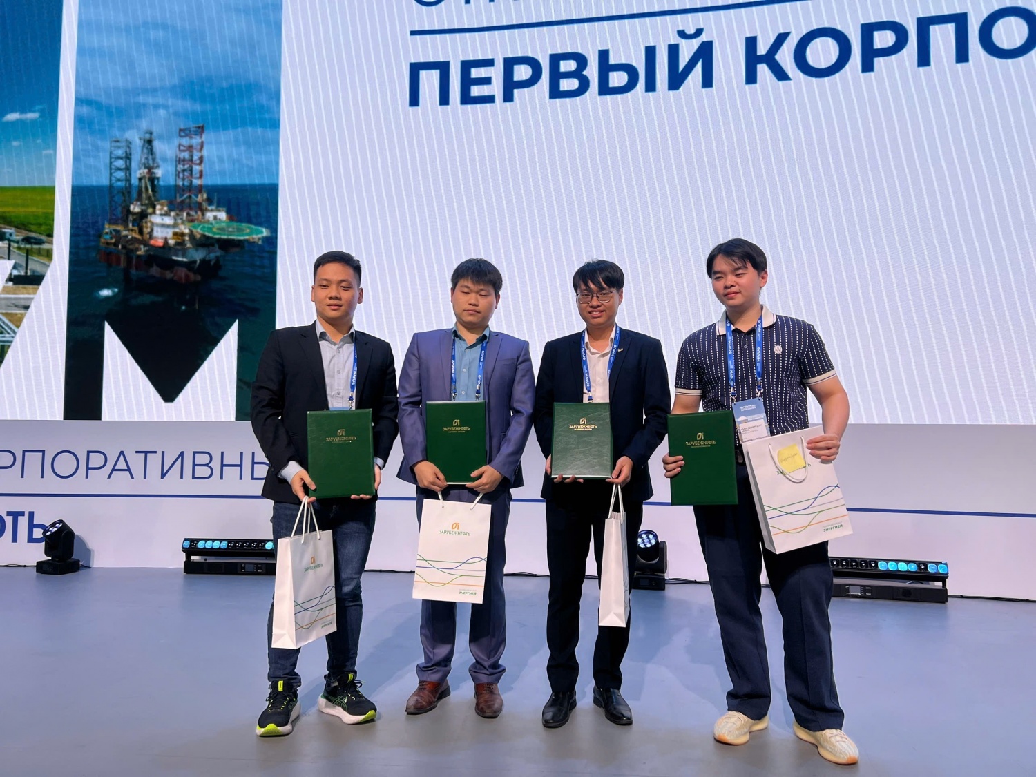 Tuổi trẻ Vietsovpetro: Tiếp tục phát huy tinh thần nghiên cứu khoa học