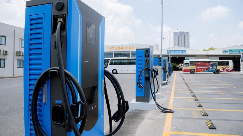 Trạm sạc V-Green “triệu đô” tại Hà Nội: Có thể sạc cùng lúc 70 xe điện, tài xế tấm tắc khen chất lượng và quy mô Trạm sạc V-Green “triệu đô” tại Hà Nội: Có thể sạc cùng lúc 70 xe điện, tài xế tấm tắc khen chất lượng và quy mô