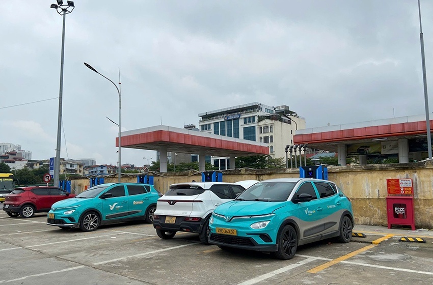 Trạm sạc V-Green “triệu đô” tại Hà Nội: Có thể sạc cùng lúc 70 xe điện, tài xế tấm tắc khen chất lượng và quy mô Trạm sạc V-Green “triệu đô” tại Hà Nội: Có thể sạc cùng lúc 70 xe điện, tài xế tấm tắc khen chất lượng và quy mô