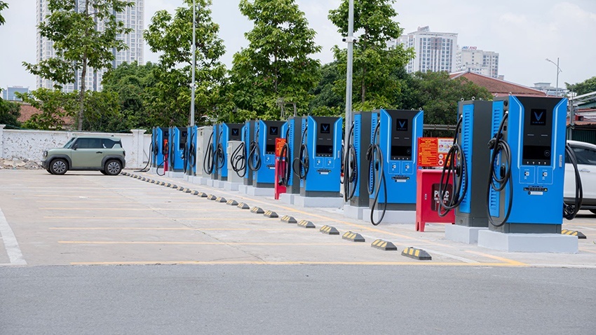 Trạm sạc V-Green “triệu đô” tại Hà Nội: Có thể sạc cùng lúc 70 xe điện, tài xế tấm tắc khen chất lượng và quy mô Trạm sạc V-Green “triệu đô” tại Hà Nội: Có thể sạc cùng lúc 70 xe điện, tài xế tấm tắc khen chất lượng và quy mô