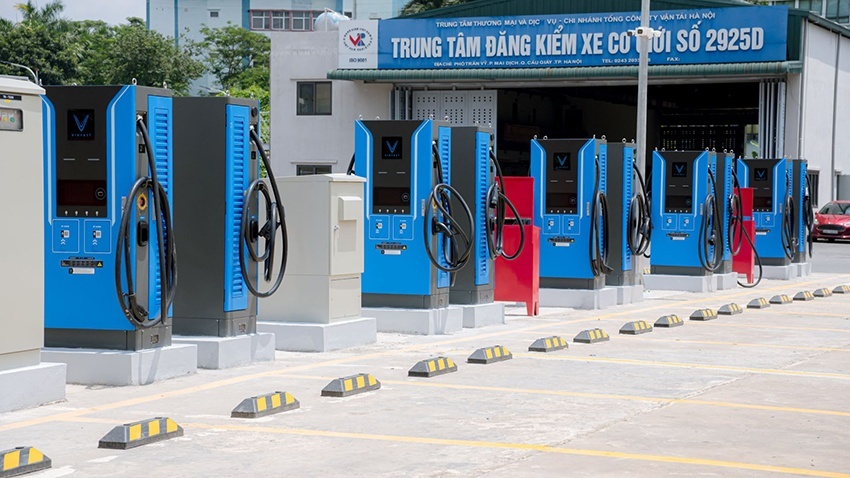 Trạm sạc V-Green “triệu đô” tại Hà Nội: Có thể sạc cùng lúc 70 xe điện, tài xế tấm tắc khen chất lượng và quy mô Trạm sạc V-Green “triệu đô” tại Hà Nội: Có thể sạc cùng lúc 70 xe điện, tài xế tấm tắc khen chất lượng và quy mô