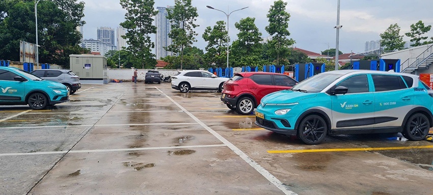 Trạm sạc V-Green “triệu đô” tại Hà Nội: Có thể sạc cùng lúc 70 xe điện, tài xế tấm tắc khen chất lượng và quy mô Trạm sạc V-Green “triệu đô” tại Hà Nội: Có thể sạc cùng lúc 70 xe điện, tài xế tấm tắc khen chất lượng và quy mô