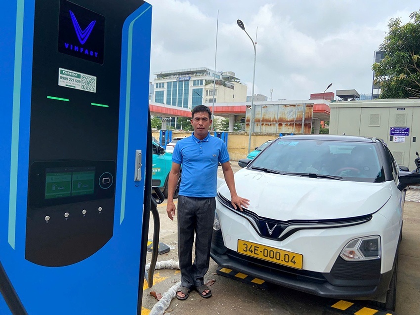 Trạm sạc V-Green “triệu đô” tại Hà Nội: Có thể sạc cùng lúc 70 xe điện, tài xế tấm tắc khen chất lượng và quy mô Trạm sạc V-Green “triệu đô” tại Hà Nội: Có thể sạc cùng lúc 70 xe điện, tài xế tấm tắc khen chất lượng và quy mô