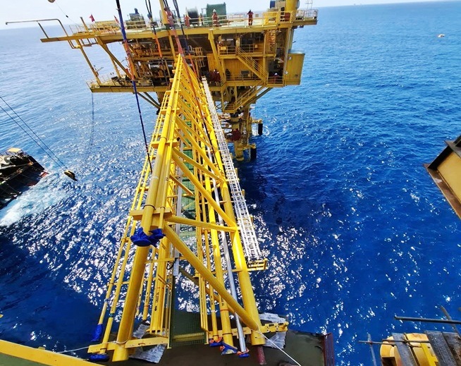 Lắp đặt thành công Khối thượng tầng giàn BK-24, mỏ Bạch Hổ