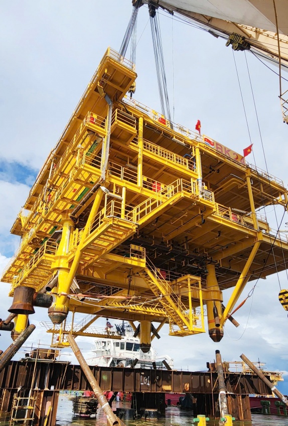 Lắp đặt thành công Khối thượng tầng giàn BK-24, mỏ Bạch Hổ