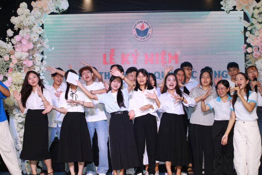 Lễ kỷ niệm 18 năm thành lập Quỹ học bổng Thắp sáng Niềm tin được tổ chức tại cộng đồng TSNT khu vực phía Bắc, Hồ Chí Minh, Đà Nẵng, Huế và Cần Thơ.