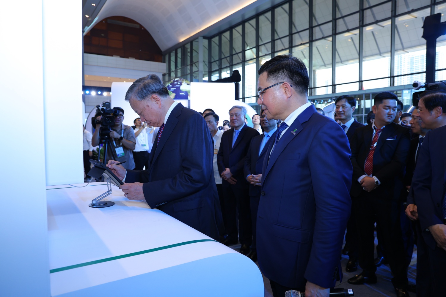 Khai mạc Triển lãm Khoa học – Công nghệ, lan tỏa tinh hoa trí tuệ Petrovietnam