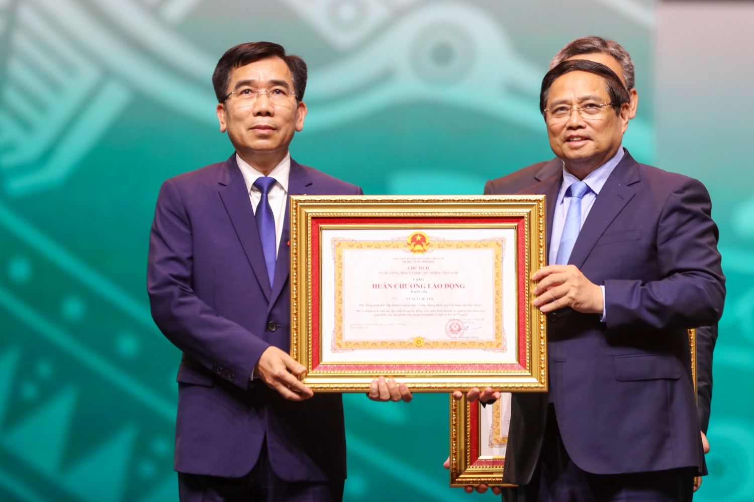 Petrovietnam đón nhận Huân chương Lao động hạng Nhất