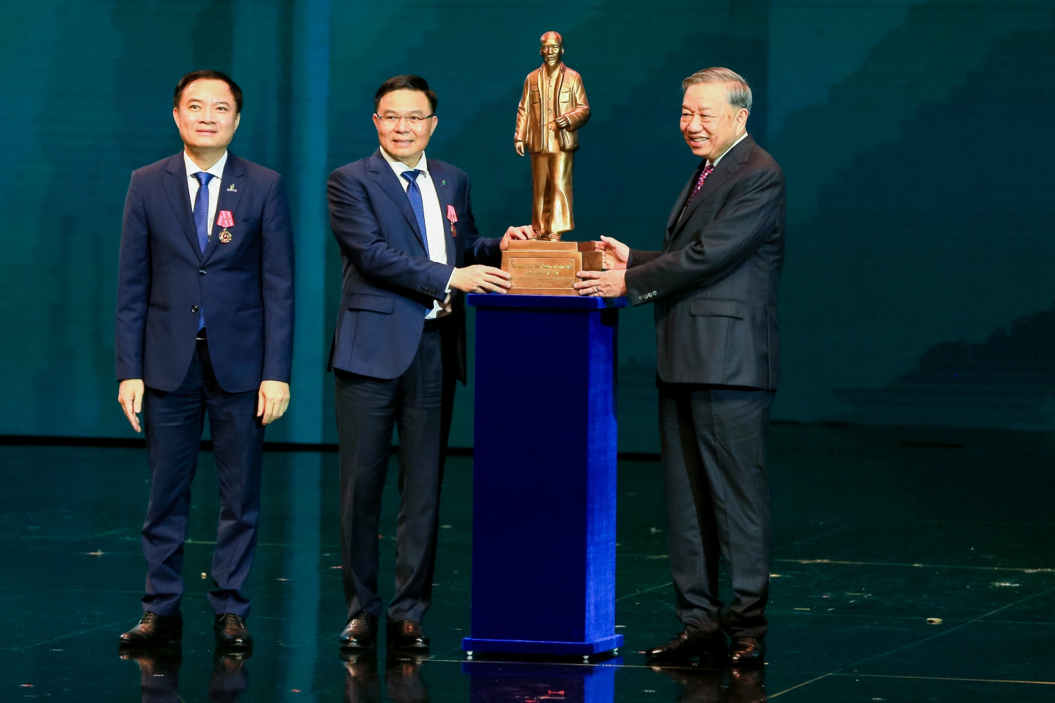 Tổng Bí thư Tô Lâm: Petrovietnam đã mang niềm tự hào người Việt Nam ra thế giới