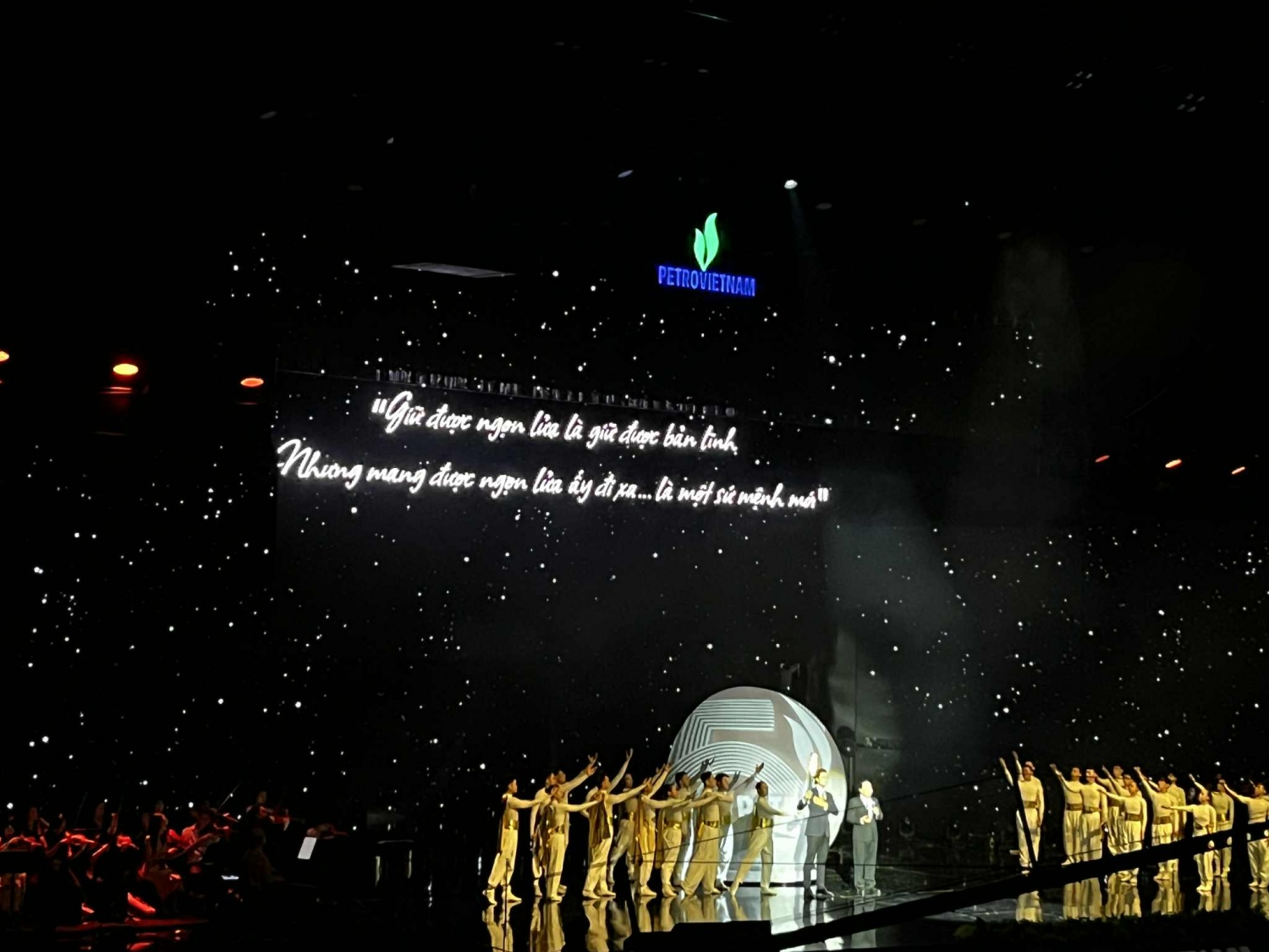 50 năm dồn lại một ngày vinh quang