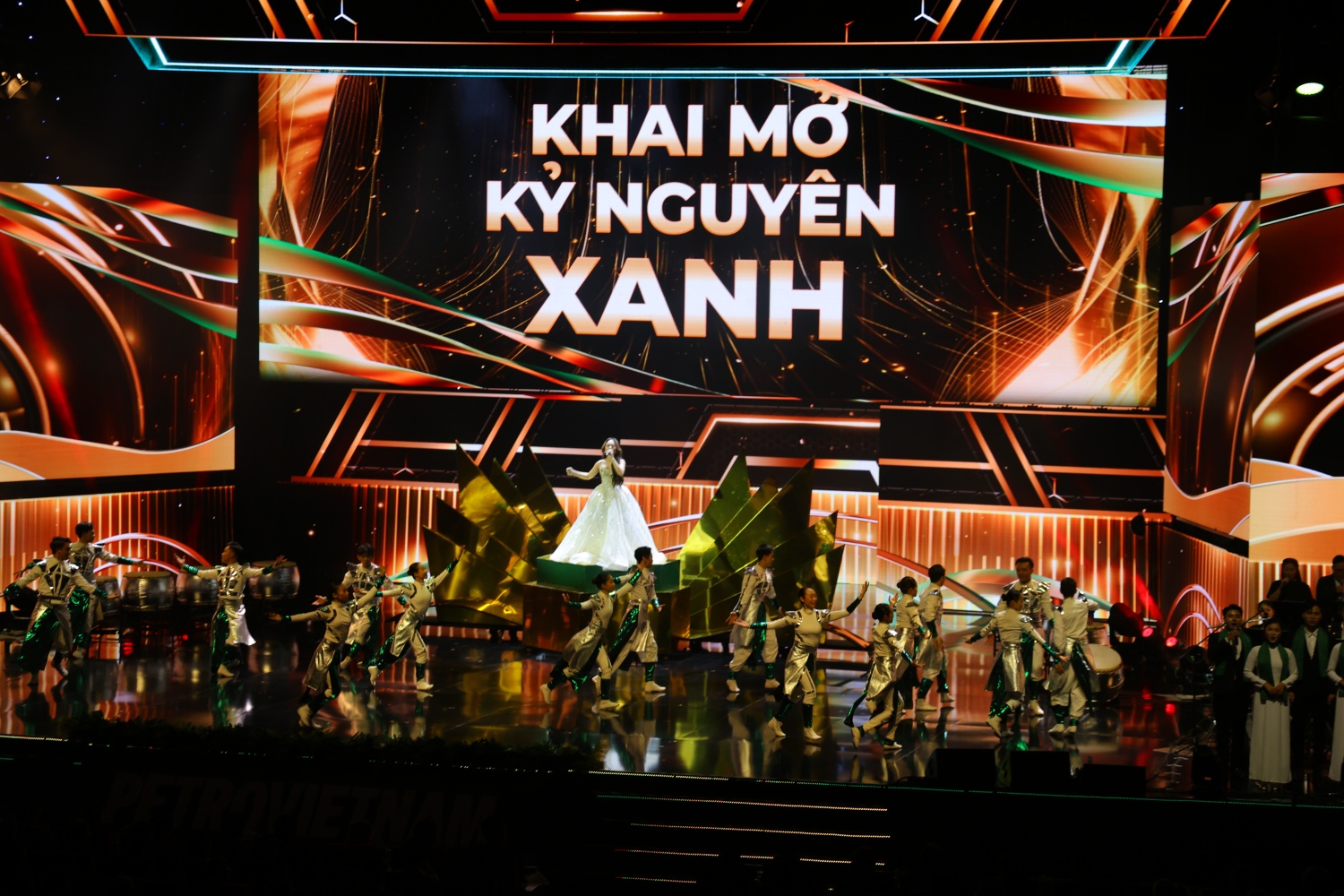 50 năm dồn lại một ngày vinh quang