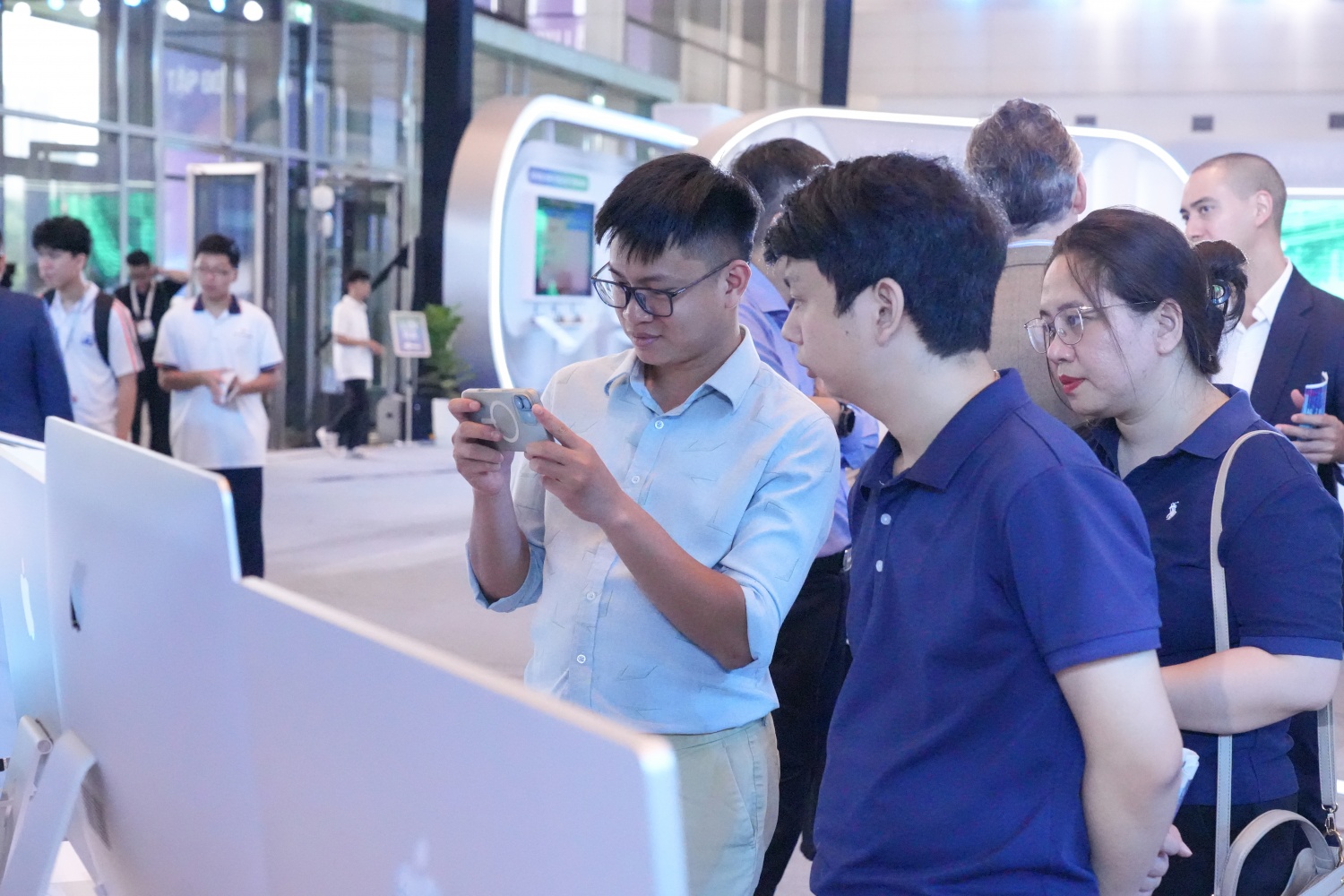 Người dân náo nức tham quan Triển lãm Khoa học – Công nghệ của Petrovietnam