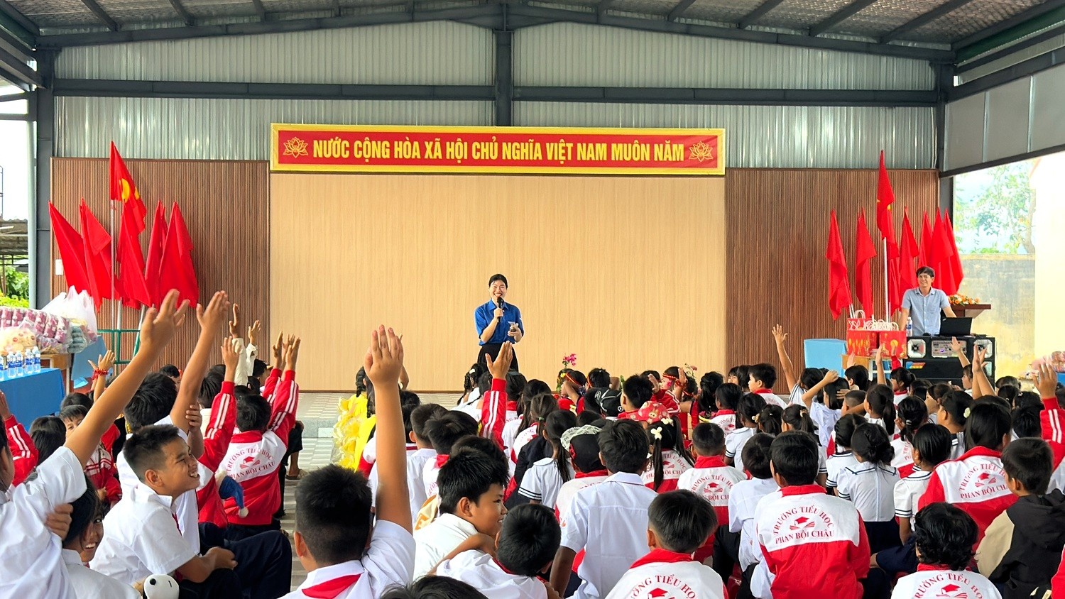 Đoàn Thanh niên POS trao tặng nhà ăn bán trú cho trường tiểu học vùng cao