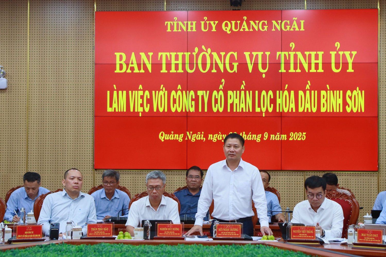 Chủ tịch HĐQT BSR Bùi Ngọc Dương báo cáo các nội dung sản xuất kinh doanh và kiến nghị gửi Tỉnh ủy, UBND tỉnh Quảng Ngãi