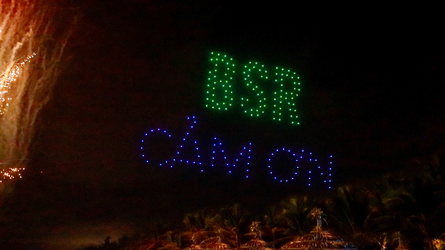 Kết thúc màn trình diễn, hàng trăm drone đã tạo logo BSR với dòng chữ “cảm ơn”. Với BSR, trong hành trình tiến vào kỷ nguyên mới, các khách hàng đối tác, luôn là những người bạn, những người đồng hành tin cậy nhất. Sự hợp tác của BSR và các đối tác với tầ