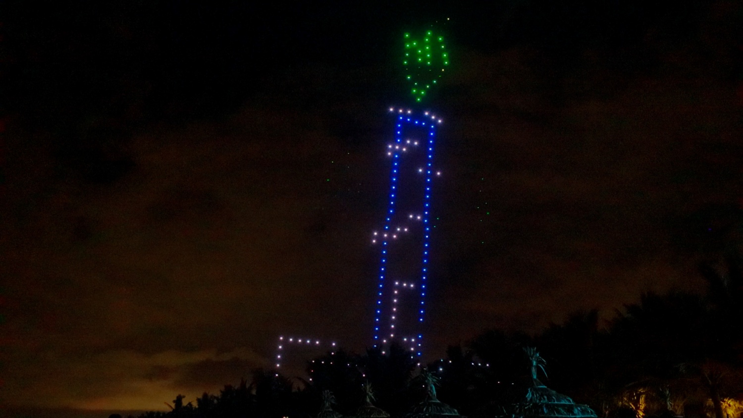 Hình ảnh tháp đuốc hiên ngang, ngày đêm thắp sáng vùng biển Quảng Ngãi. Đây cũng là biểu tượng cho tinh thần làm việc hăng say, niềm đam mê lao động và khát vọng tiên phong, chinh phục những đỉnh cao mới của những “người thợ lọc dầu” BSR.