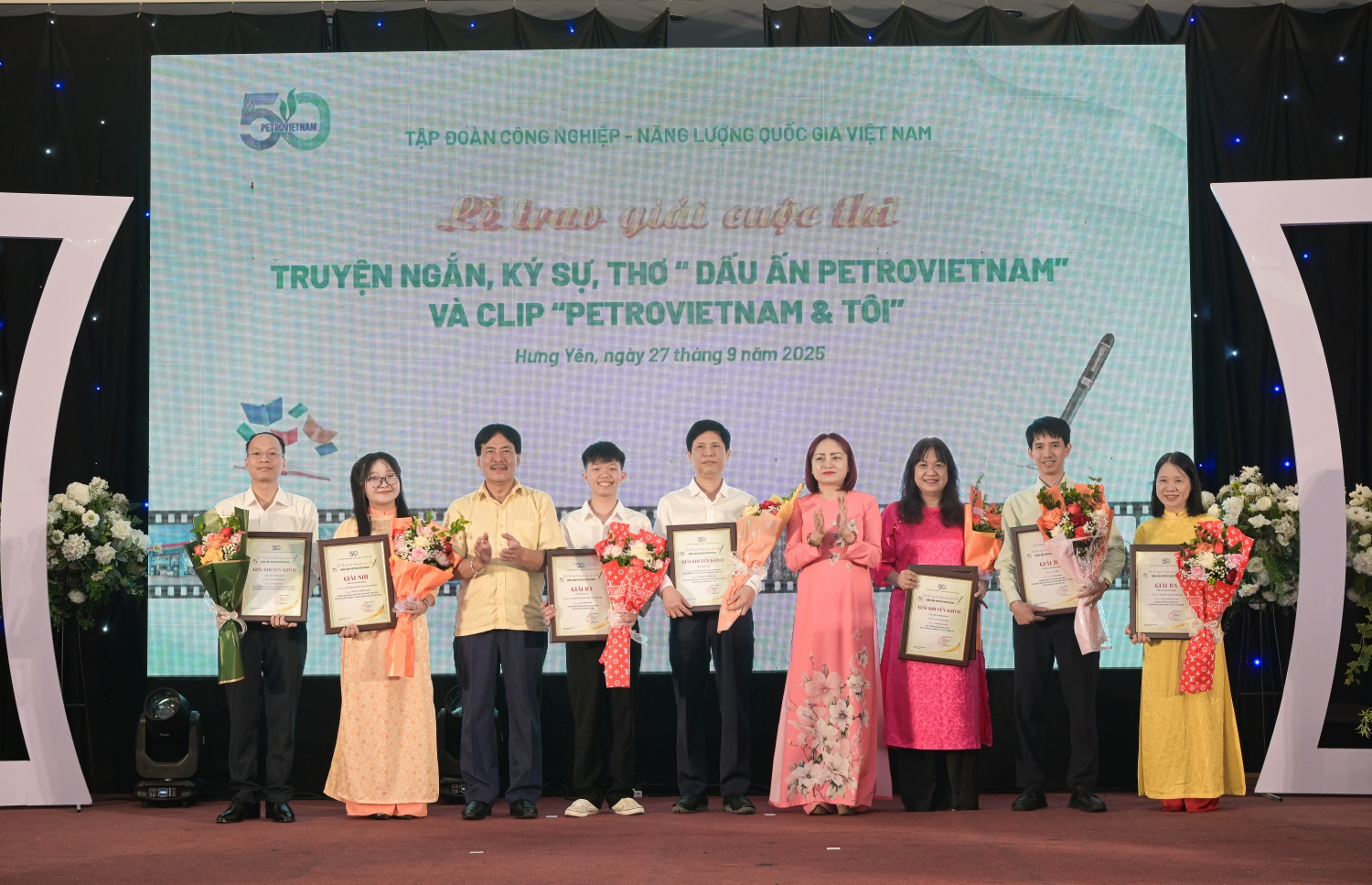 Nguyễn Hùng Dũng, Phó Chủ tịch kiêm Tổng Thư ký Hội Dầu khí Việt Nam Đ/c Nghiêm Thuỳ Lan, Chủ tịch Công đoàn Petrovietnam 