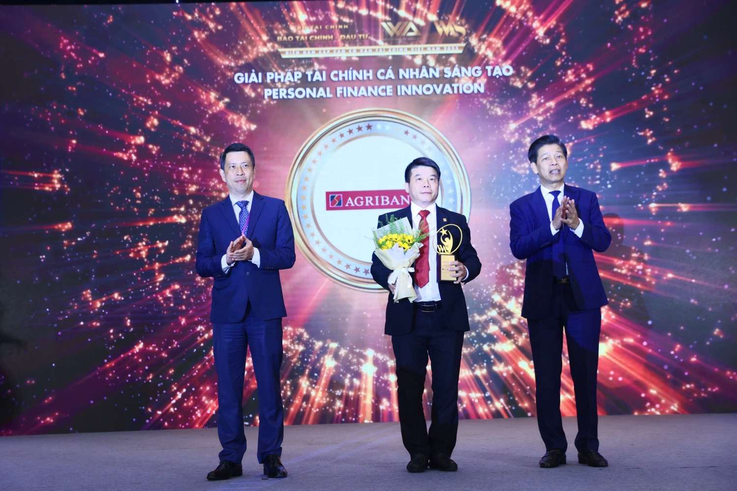 Đổi mới và sáng tạo, Agribank được vinh danh 3 giải thưởng Dịch vụ tài chính tiêu biểu năm 2025