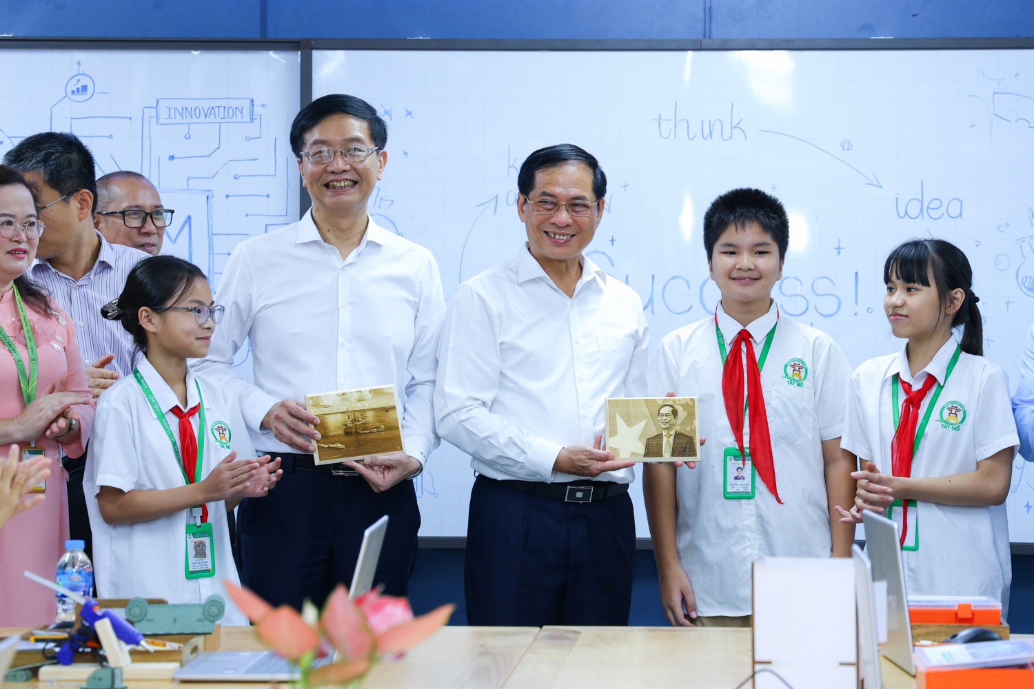 Petrovietnam tiên phong phát triển giáo dục STEM: Khánh thành 2 phòng học tại THCS Tây Mỗ và Tây Mỗ 3