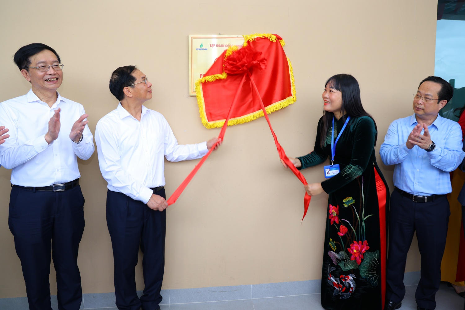 Petrovietnam tiên phong phát triển giáo dục STEM: Khánh thành 2 phòng học tại THCS Tây Mỗ và Tây Mỗ 3