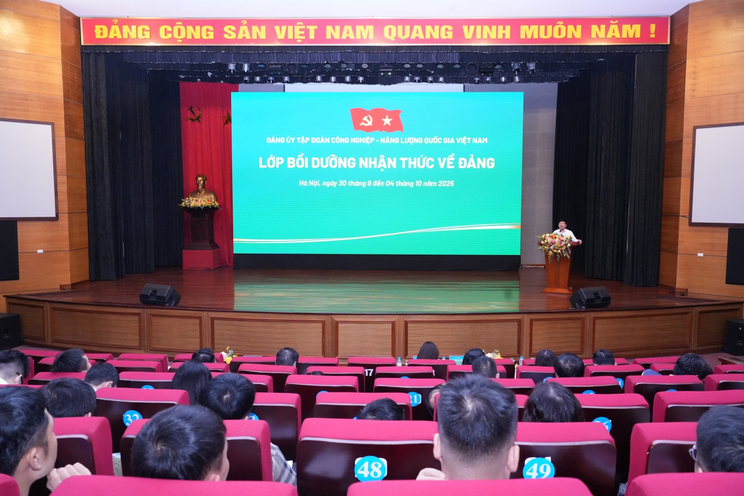 Đảng ủy Petrovietnam khai giảng Lớp bồi dưỡng nhận thức về Đảng tại Hà Nội