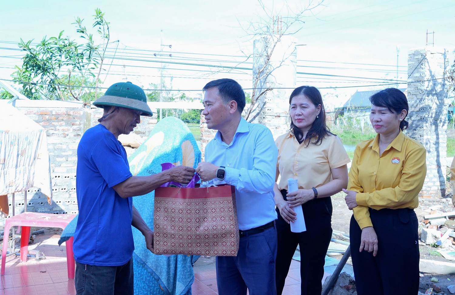 Petrovietnam hỗ trợ 21 tỷ đồng đến các tỉnh chịu thiệt hại nặng do cơn bão số 10