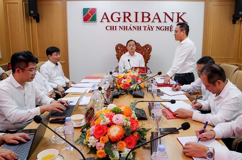 Agribank ủng hộ 5 tỷ đồng giúp nhân dân Nghệ An khắc phục hậu quả do bão lũ