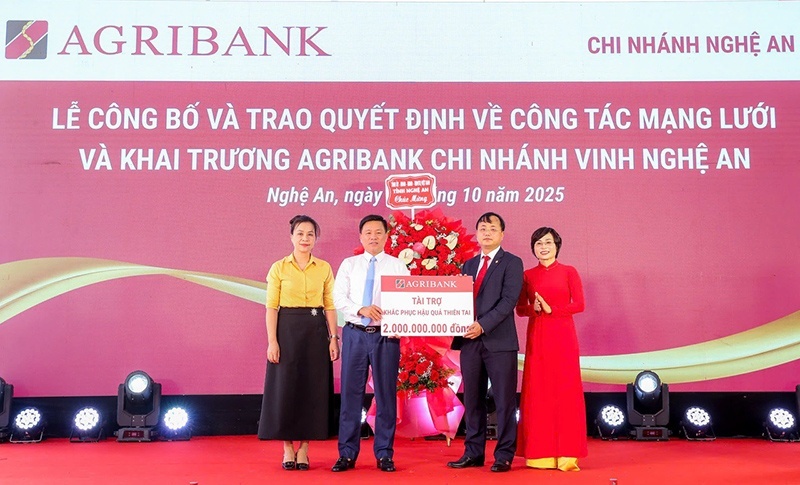 Agribank ủng hộ 5 tỷ đồng giúp nhân dân Nghệ An khắc phục hậu quả do bão lũ