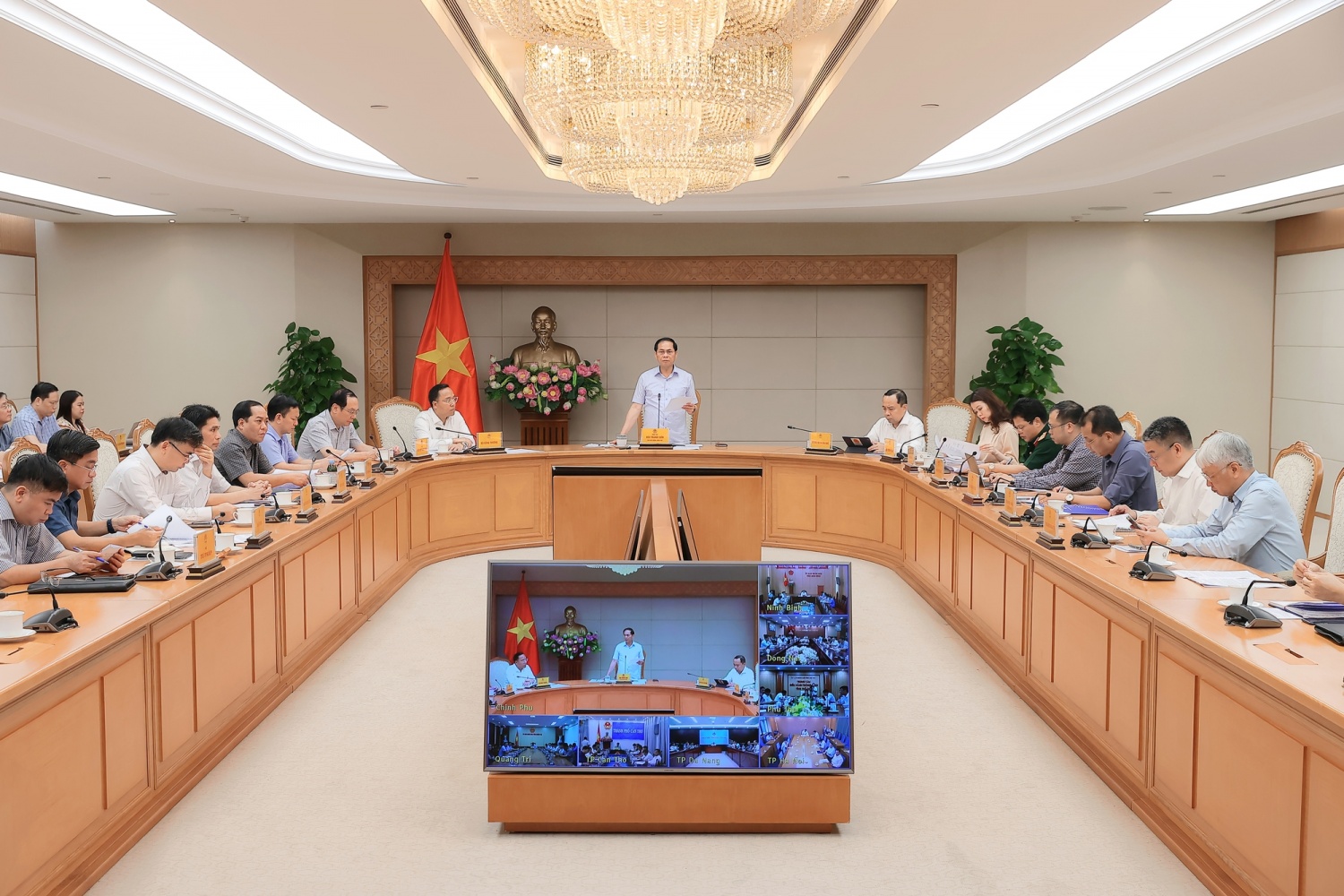 Phó Thủ tướng yêu cầu xử lý, giải quyết khó khăn, vướng mắc các dự án trọng điểm ngành năng lượng Phó Thủ tướng yêu cầu xử lý, giải quyết khó khăn, vướng mắc các dự án trọng điểm ngành năng lượng