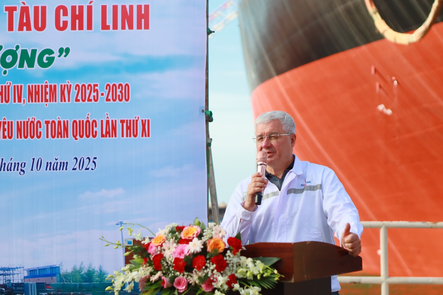 ông Yakovenko Evgeny Vladimirovich - Phó Tổng Giám đốc Vietsovpetro đánh giá cao việc bảo dưỡng, sửa chữa của PVSM đối với tàu FSO Chí Linh.