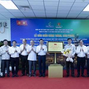 [VIDEO] PVCFC gắn biển công trình Dự án Nhà máy thông minh giai đoạn 1