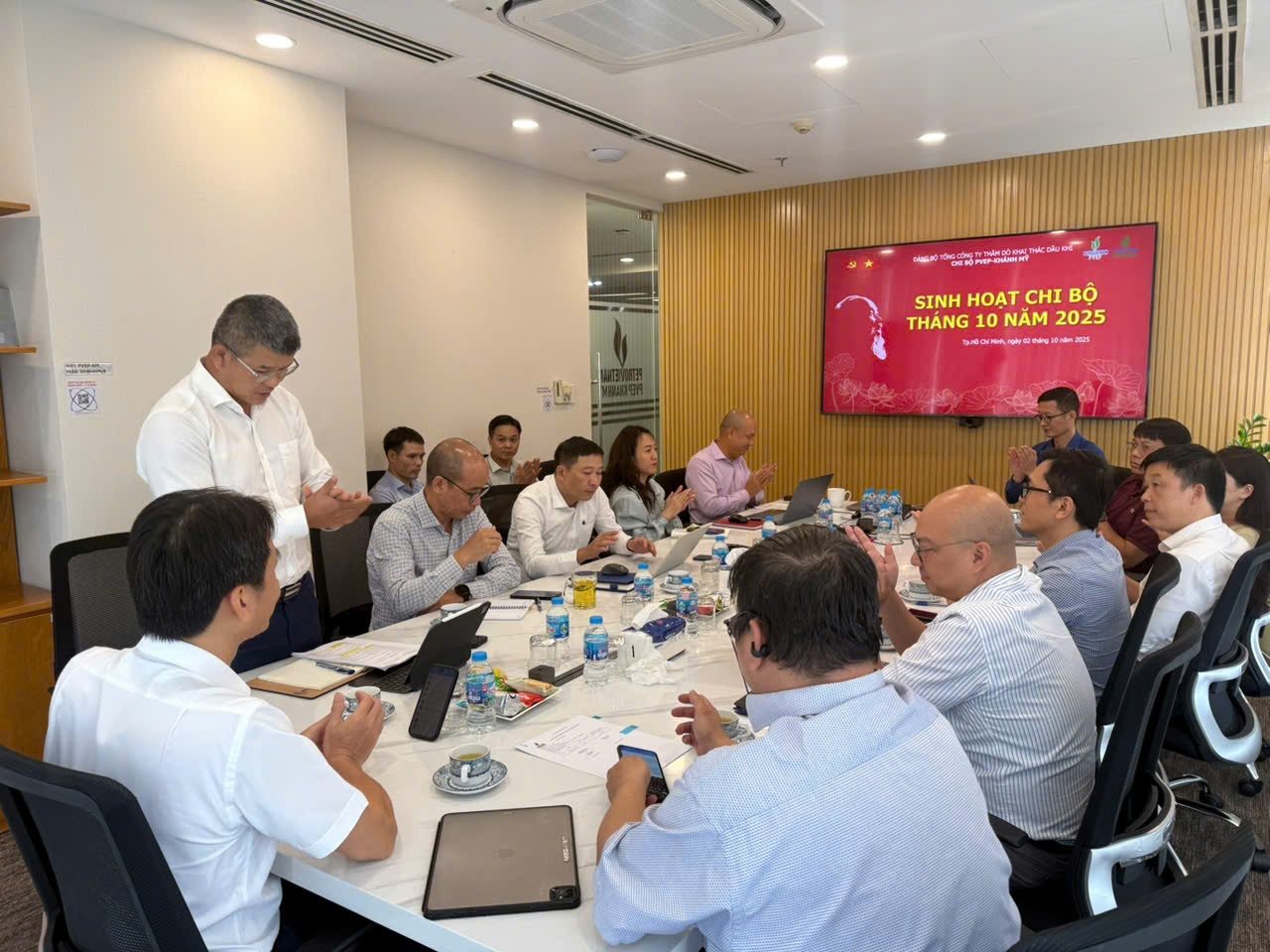 PVEP tổ chức sinh hoạt Chi bộ tháng 10: “Nói ít - Nghĩ nhiều - Làm nhiều - Tốc độ nhanh - Hiệu quả cao”