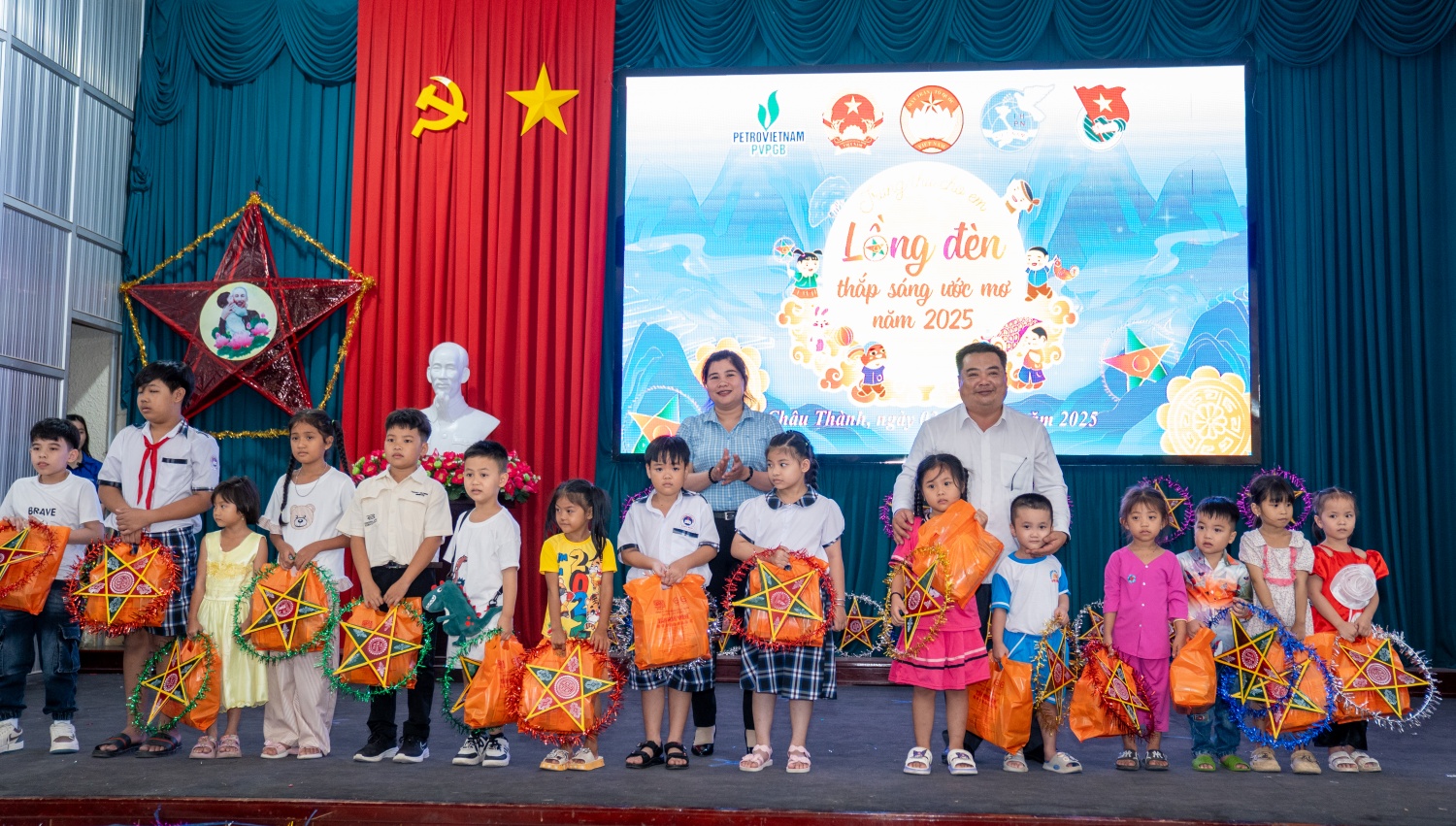 Đoàn Thanh niên PVPGB thắp sáng niềm vui Trung thu cho trẻ em nghèo tại Cần Thơ