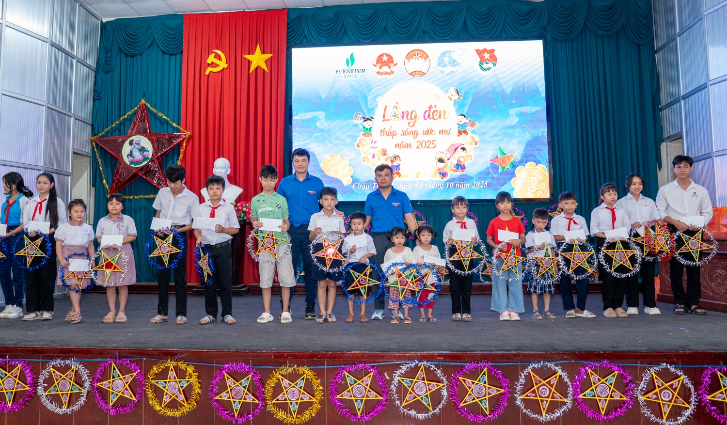 Đoàn Thanh niên PVPGB thắp sáng niềm vui Trung thu cho trẻ em nghèo tại Cần Thơ