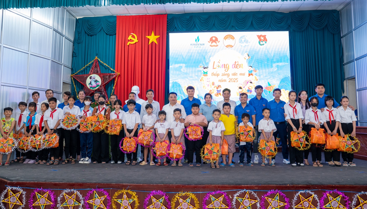 Đoàn Thanh niên PVPGB thắp sáng niềm vui Trung thu cho trẻ em nghèo tại Cần Thơ