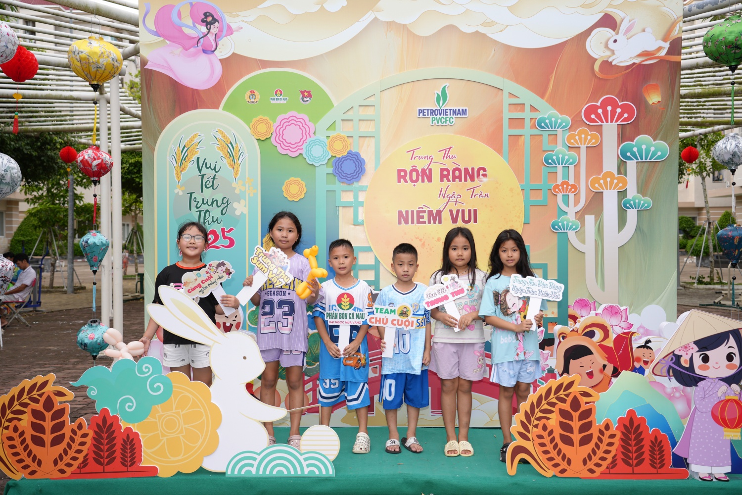 Công đoàn và Đoàn Thanh niên PVCFC tổ chức Tết Trung thu 2025 rộn ràng, ngập tràn niềm vui cho con em CBCNV