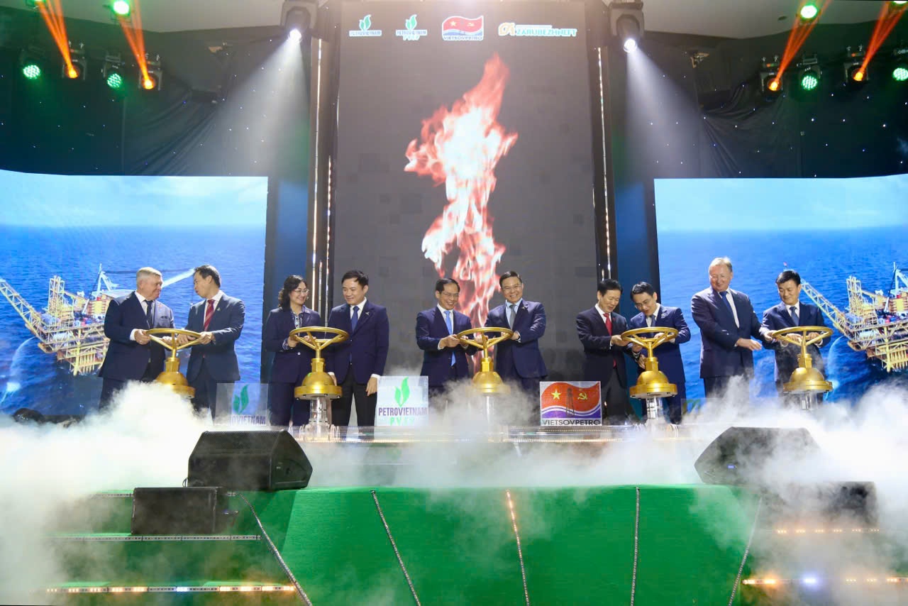 Đổi mới quản trị, đẩy mạnh khoa học công nghệ và phát triển kinh doanh quốc tế giúp Petrovietnam tăng trưởng 2 con số 9 tháng 2025