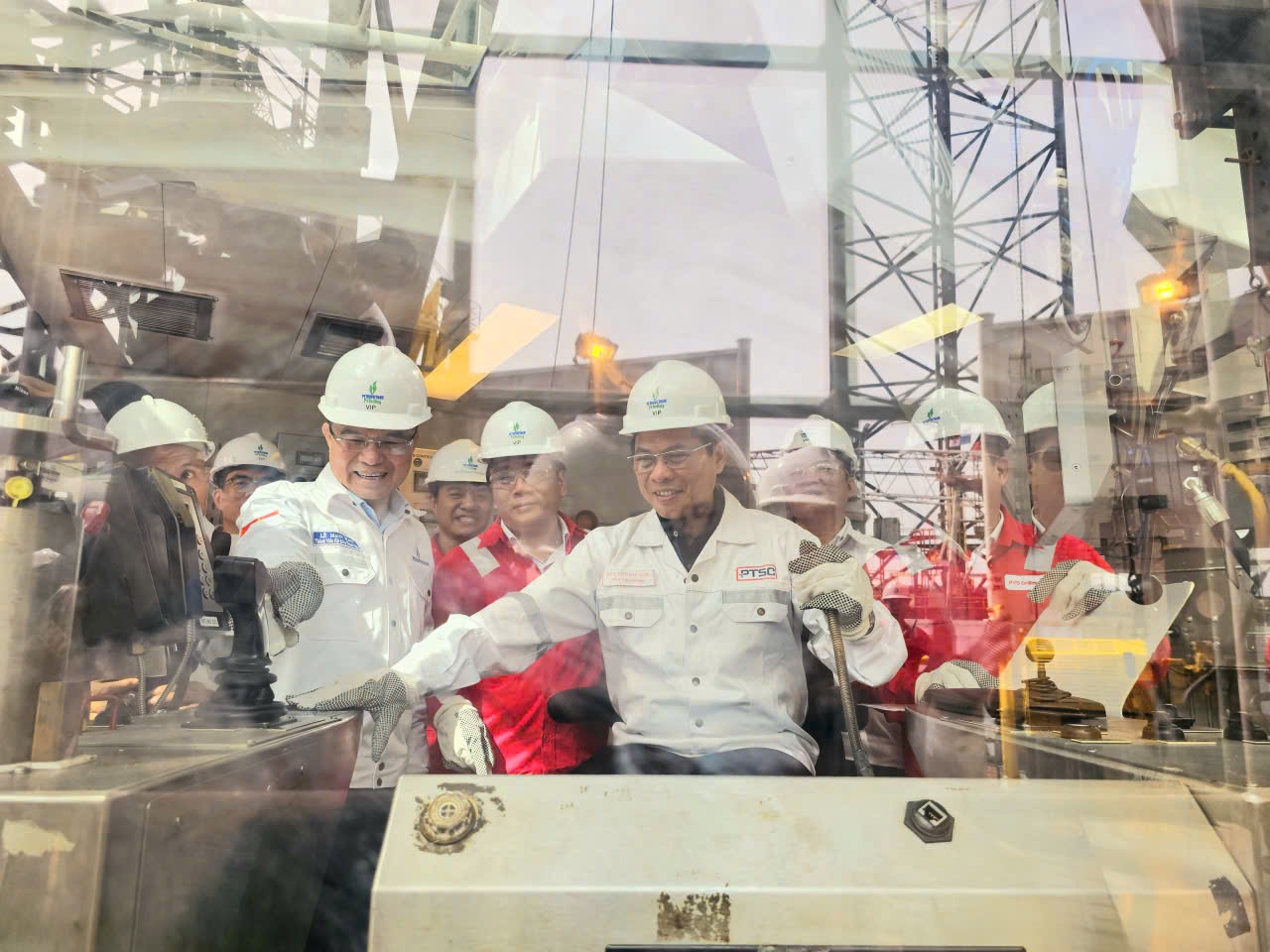 Đổi mới quản trị, đẩy mạnh khoa học công nghệ và phát triển kinh doanh quốc tế giúp Petrovietnam tăng trưởng 2 con số 9 tháng 2025