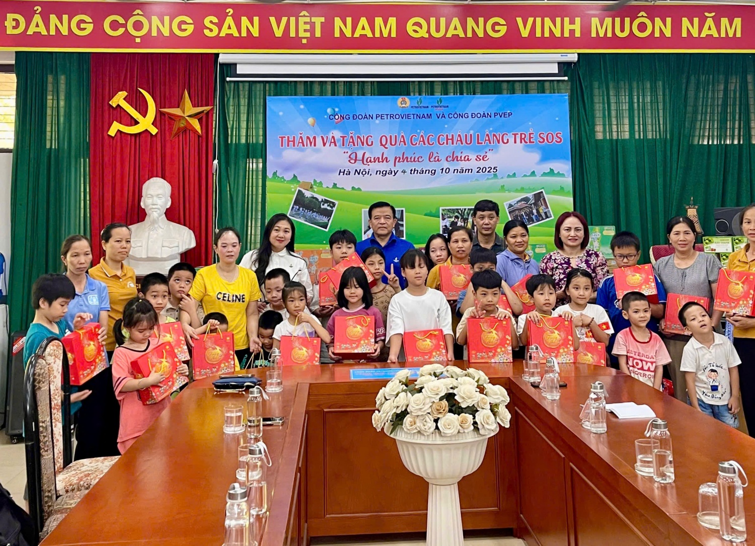 Công đoàn Petrovietnam và Công đoàn PVEP mang Trung thu yêu thương đến Làng trẻ em SOS Hà Nội