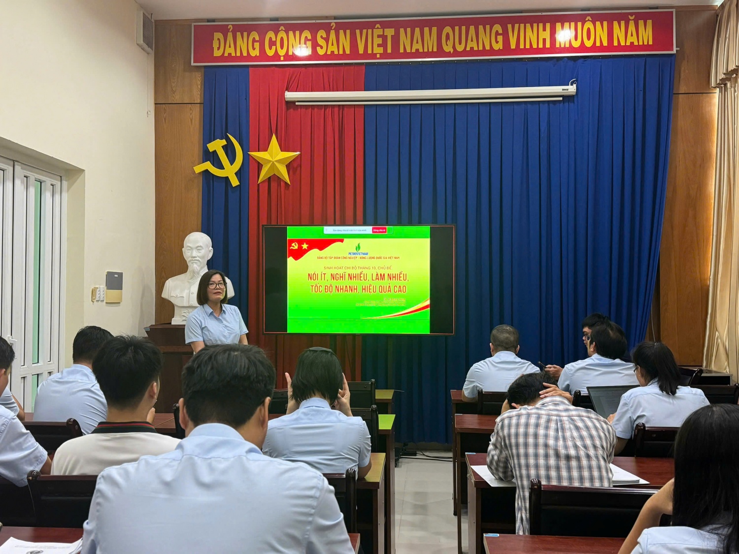 Đảng bộ Nghiên cứu Khoa học và Đào tạo đổi mới sinh hoạt chi bộ theo hướng thiết thực, hiệu quả