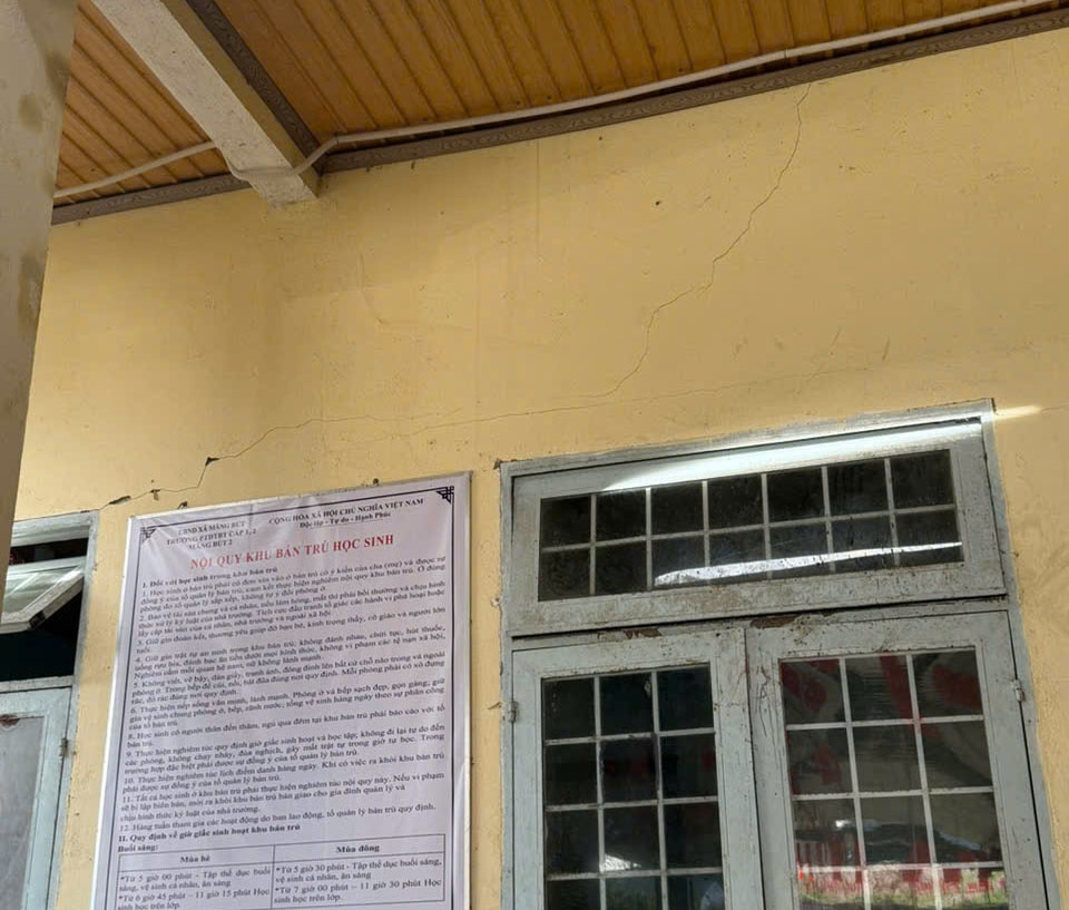 Quảng Ngãi: Động đất liên hoàn khiến nhiều trường học hư hỏng