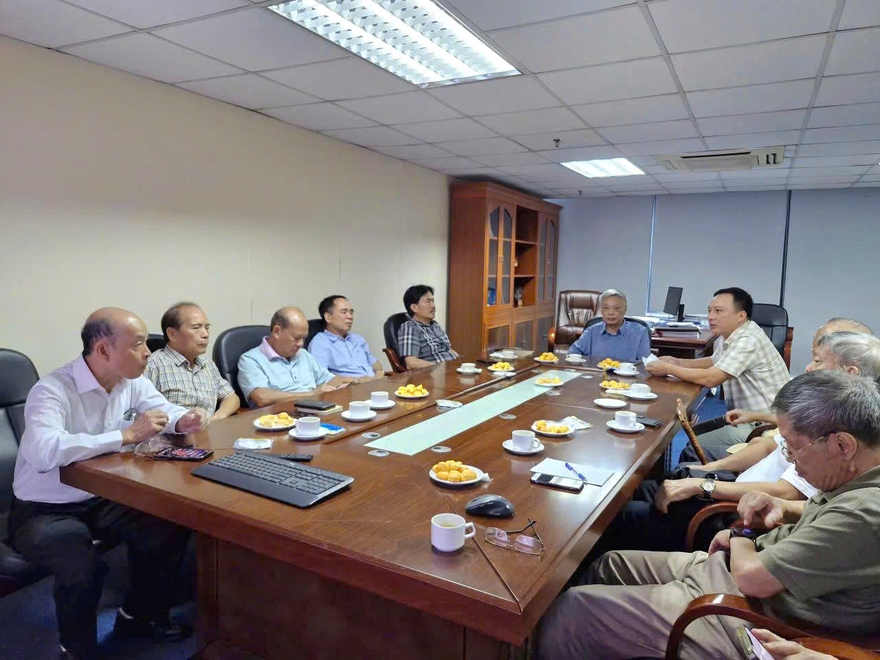 Chi bộ Cơ quan Hội Dầu khí Việt Nam tổ chức sinh hoạt định kỳ tháng 10