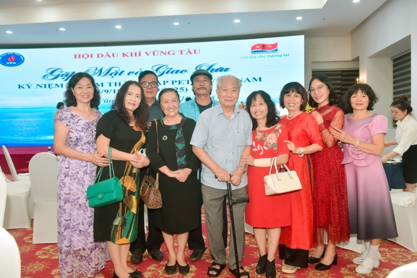 Tiếp lửa truyền thống - Vững bước tương lai