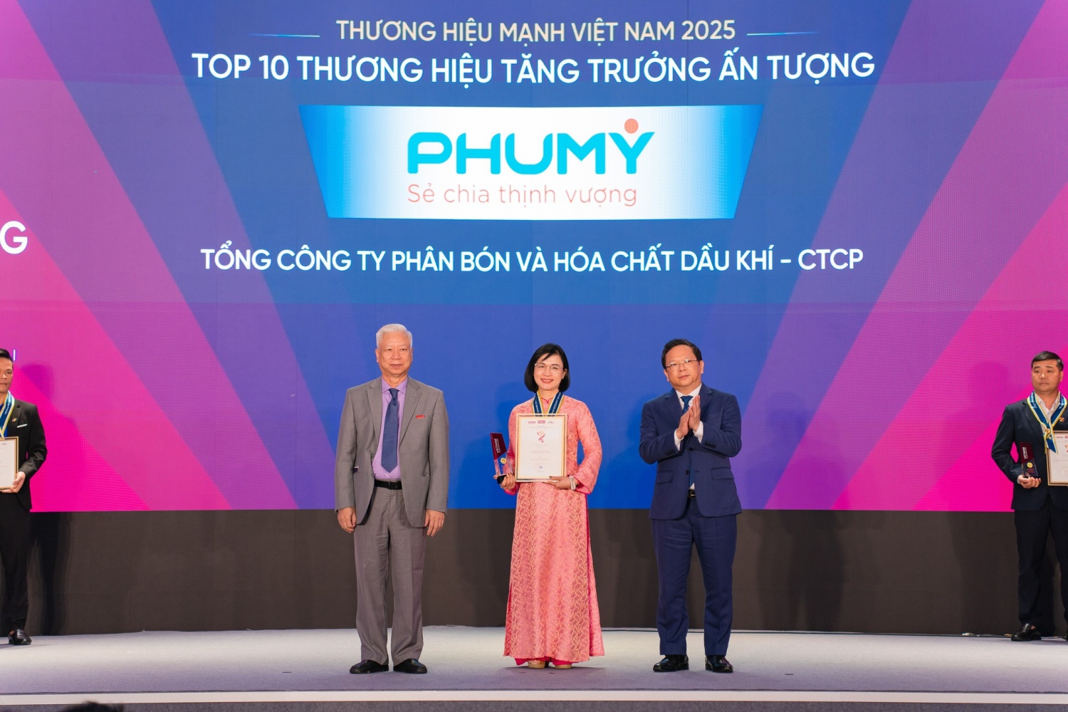 PVFCCo   Phú Mỹ tiếp tục đạt danh hiệu kép Top 50 Thương hiệu mạnh và Top 50 Công ty KD hiệu quả nhất 2025