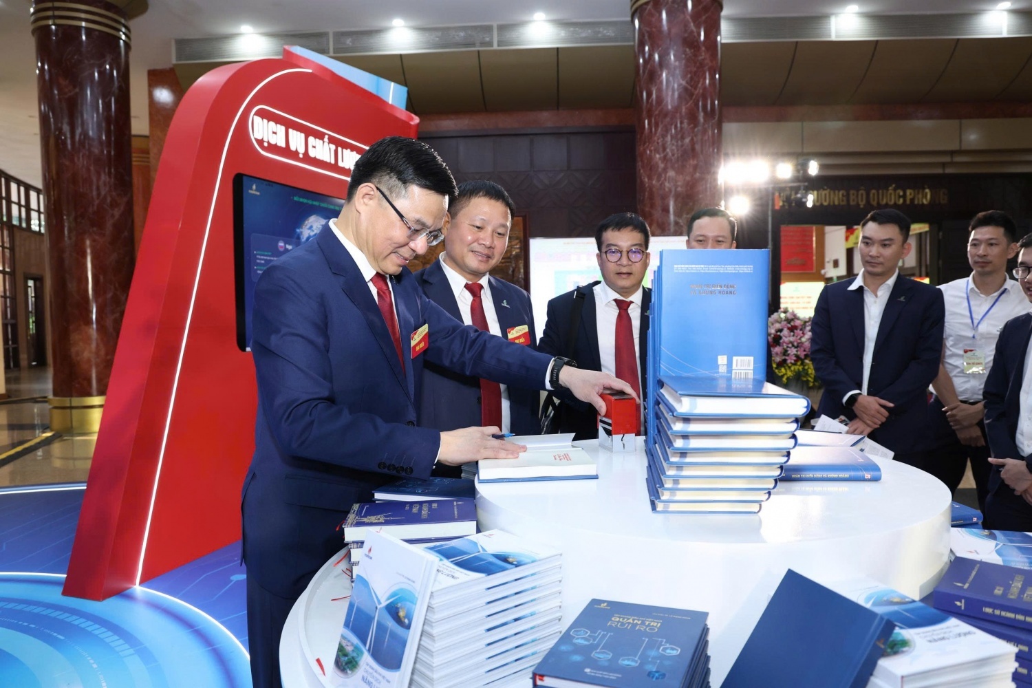 “Quản trị Biến động và Khủng hoảng” được vinh danh top 10 sách hay do doanh nhân viết năm 2025