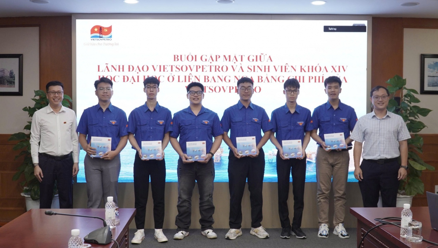 Vietsovpetro gặp gỡ tân sinh viên được cử đi du học tại Liên bang Nga