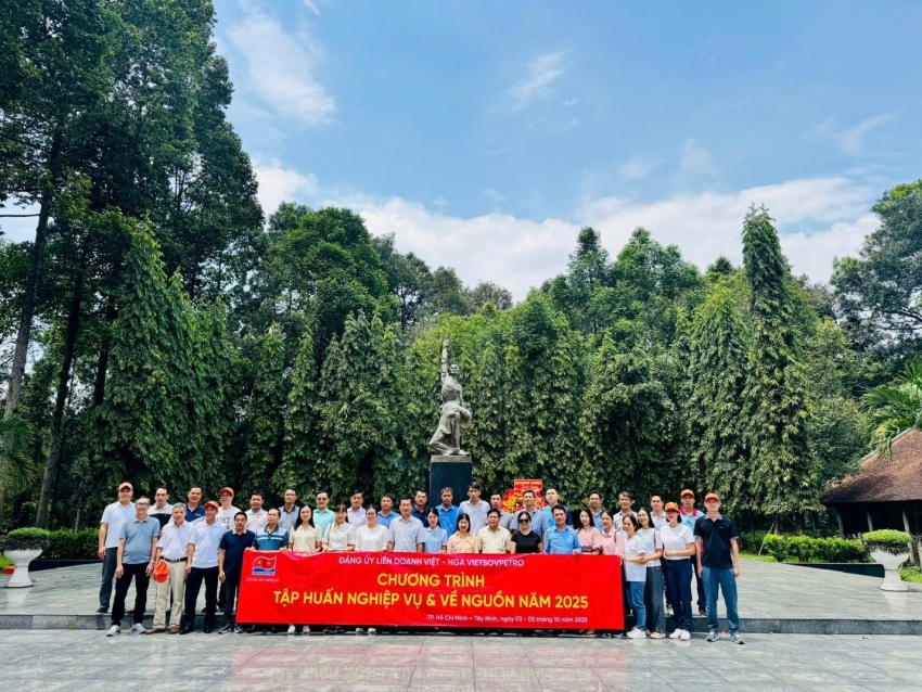 Đảng ủy Vietsovpetro tổ chức tập huấn kết hợp về nguồn năm 2025